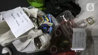 Penampakan sampah anorganik yang disetorkan oleh warga di drop point rekosistem yang berada di Stasiun MRT Blok M, Jakarta, Jumat (5/3/2021). Warga yang menyetorkan sampah akan mendapatkan poin dalam aplikasi rekosistem. (Liputan6.com/Johan Tallo)