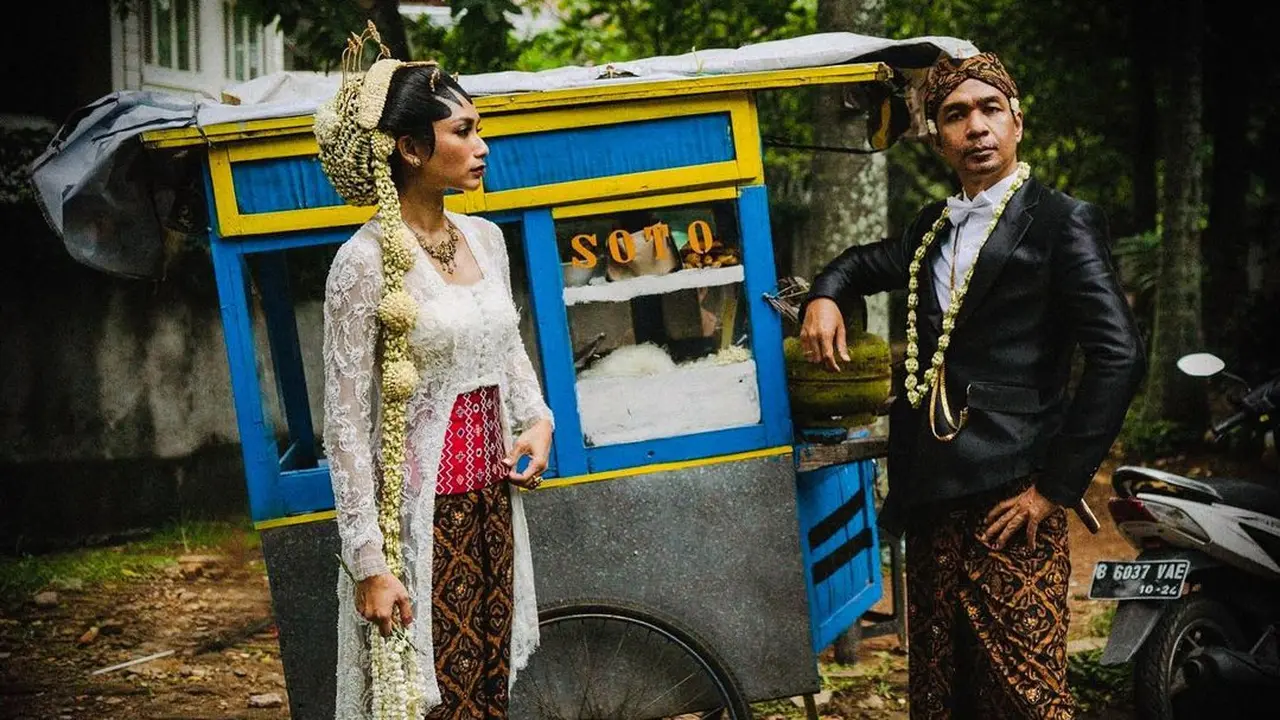 7 Potret Kocak Pernikahan Dimas Djayadiningrat dengan Faradina Mufti