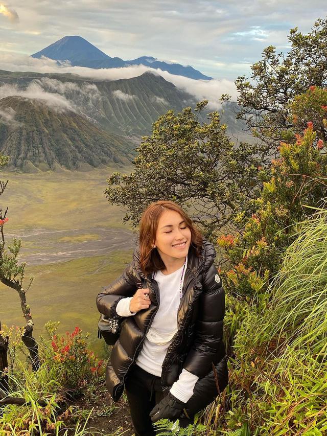 Usai Dari Magelang, Ini 6 Momen Seru Liburan Ayu Ting Ting ke Bromo