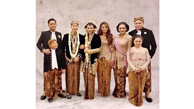 7 Potret Pernikahan Kartika Sary, Adik Yuni Shara dan KD yang Kental Adat Jawa
