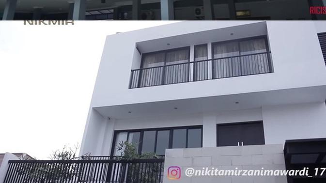 Desain Rumah Ayu Ting Ting (atas) dan Nikita Mirzani (bawah) (Sumber: YouTube/Ricis Official/CRAZY Nikmir Real)