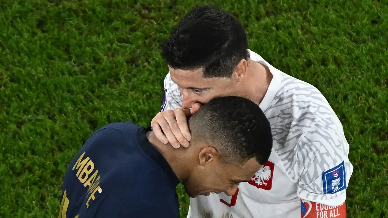 Foto: Bisik-bisik dengan Pemain PSG di Piala Dunia 2022, Hobi Baru Robert Lewandowski