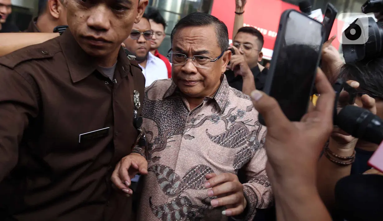 Bupati Pati Sudewa alias Sudewo saat meninggalkan gedung Merah Putih Komisi Pemberantasan Korupsi (KPK), Jakarta, Senin (22/9/2025). (Liputan6.com/Helmi Fithriansyah)