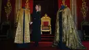 Untuk upacara penobatan, di mana penobatan berlangsung, Charles akan diberi mantel panjang berlengan emas berkilauan yang disebut Supertunica. (Victoria Jones/PA via AP)