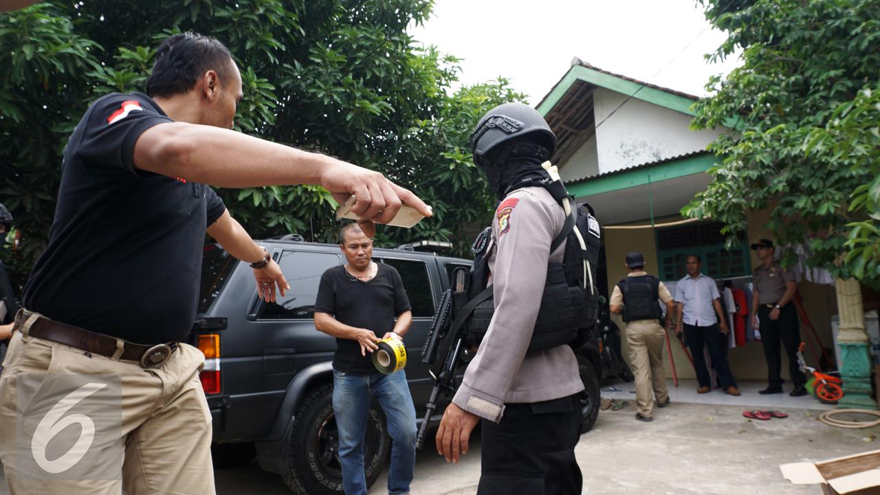 2016102Rumah-Penusukan-Polisi-Cikokol-Stringer4