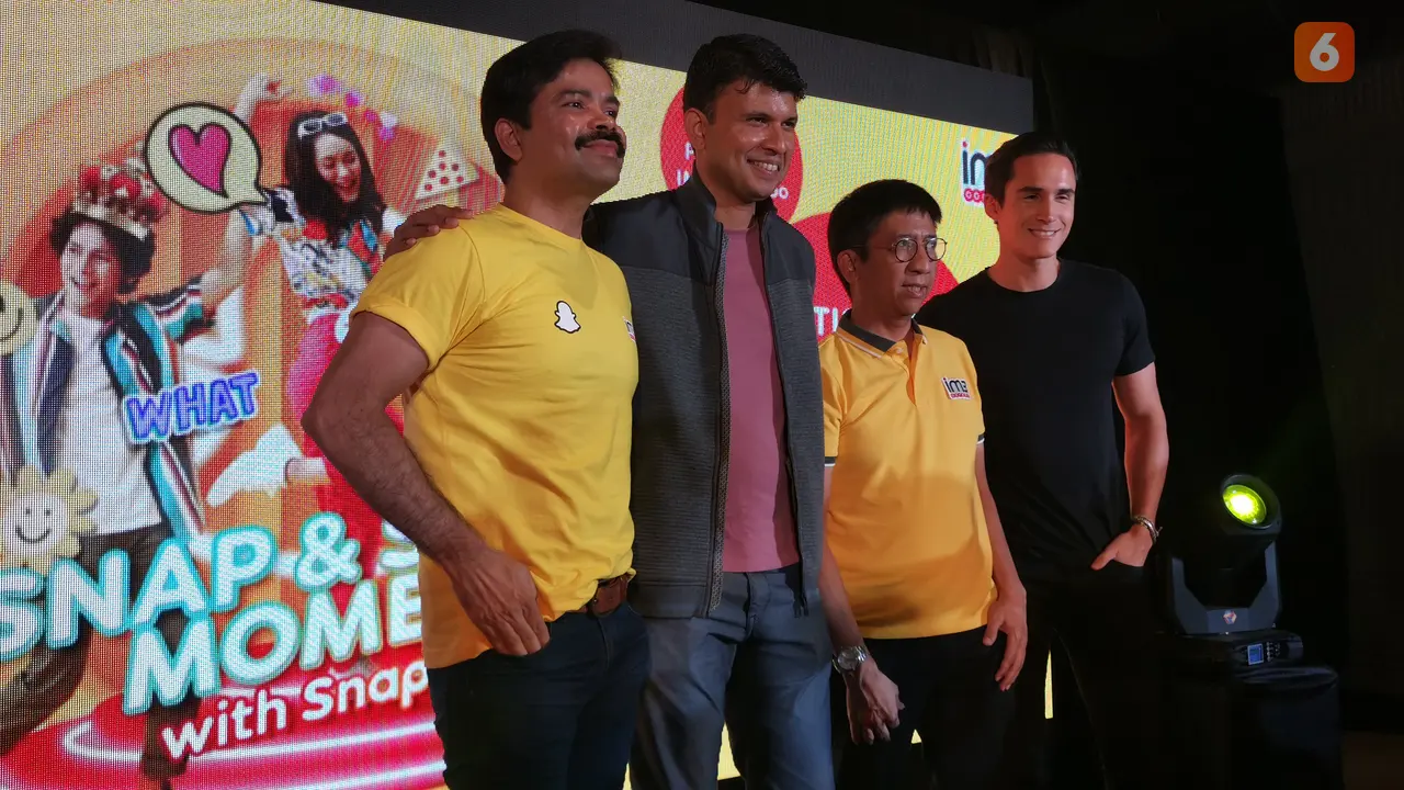 Perwakilan Snapchat dan Indosat Ooredoo pada acara konferensi pers kerja sama kedua perusahaan