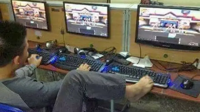 Bikin Ngakak, Tingkah Kocak Ini Hanya Bisa Ditemukan Di Warnet
