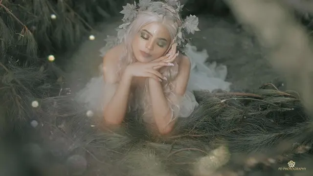 6 Pemotretan Jharna Bhagwani Bak Dewi Hutan Ini Tampil Memesona