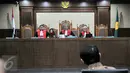 Para hakim menyimak keterangan Ahok saat memberikan kesaksian di di Pengadilan Tipikor, Jakarta, Kamis (4/2/2016). Ahok menjadi saksi dalam kasus UPS pada APBD Perubahan 2014 dengan terdakwa Alex Usman (Liputan6.com/Yoppy Renato)