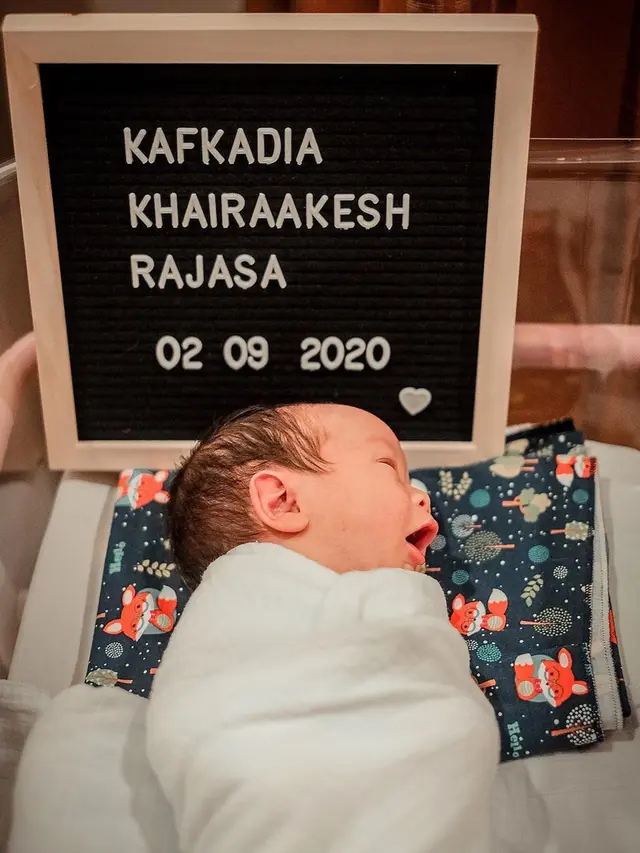 6 Potret Anak Conchita Caroline yang Baru Lahir, Lucu dan Menggemaskan