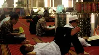 Di bulan suci Ramadan yang penuh berkah ini, banyak umat Islam yang memanfaatkannya untuk meningkatkan ibadah. (Liputan6.com/Faizal Fanani)