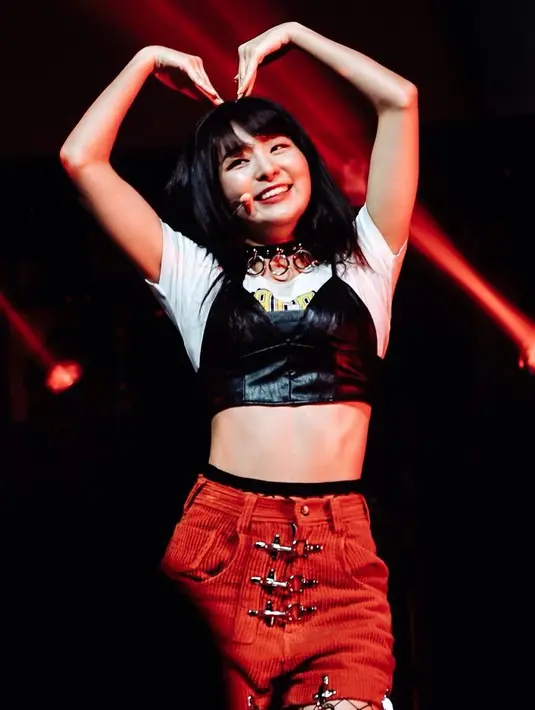 Sedangkan Seulgi mengaku canggung saat bertemu dengan EXO. Ia canggung lantaran dirinya pernah berlatih bersama EXO di SM Entertainment. (Foto: instagram.com/seulgiredvelvet)