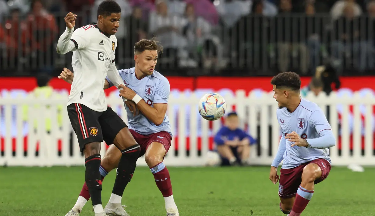 Namun anak asuh Steven Gerrard mampu menyamakan kedudukan di babak kedua. Ini merupakan hasil imbang pertama Aston Villa setelah menang di tiga laga sebelumnya. (AFP/Trevor Collens)