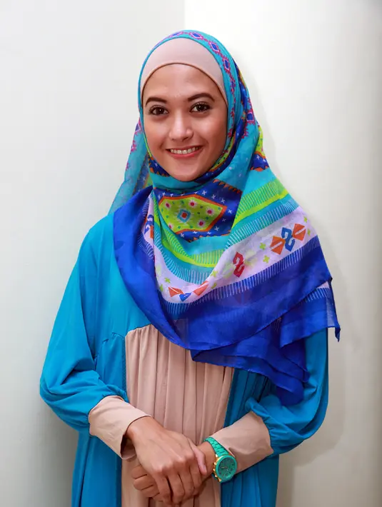 Adhitya Putri yang kini tampil dengan busana muslimah tengah terlibat dalam film drama berjudul ‘Air Mata Surga’. (Deki Prayoga/Bintang.com)