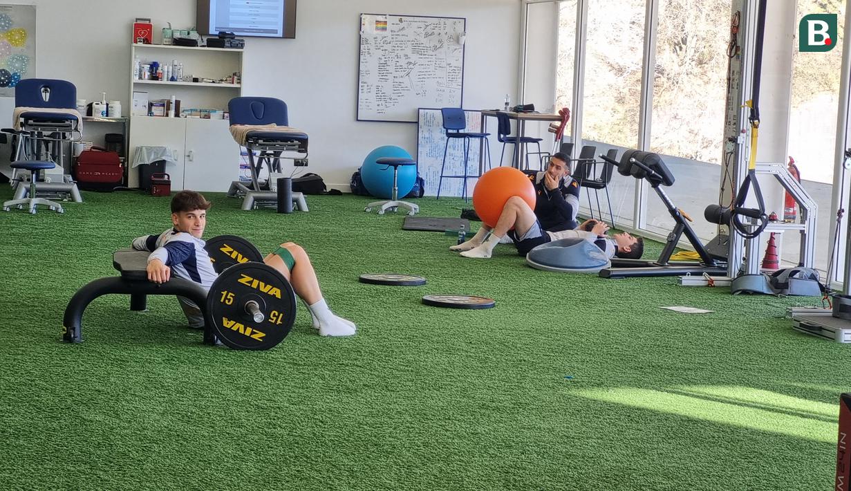 Pemain Real Sociedad berlatih di fasilitas gymnasium di Zubieta. (Bola.com/Yus Mei Sawitri)