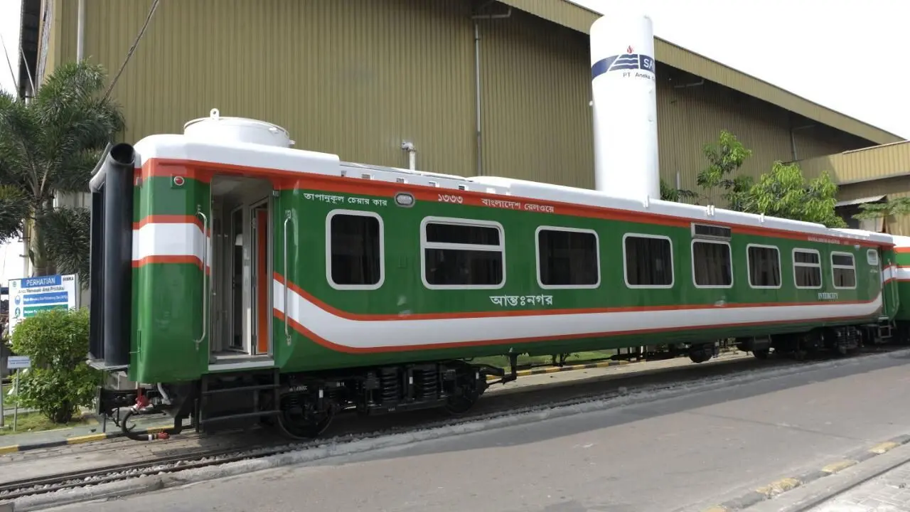PT INKA (Persero) telah mengekspor kereta ke Bangladesh.