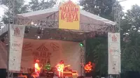 Pertunjukan band mewarnai Festival Mahakarya 2017 di Kampus Fakultas Hukum Universitas Pancasila, Jakarta ( Foto :Abdi)