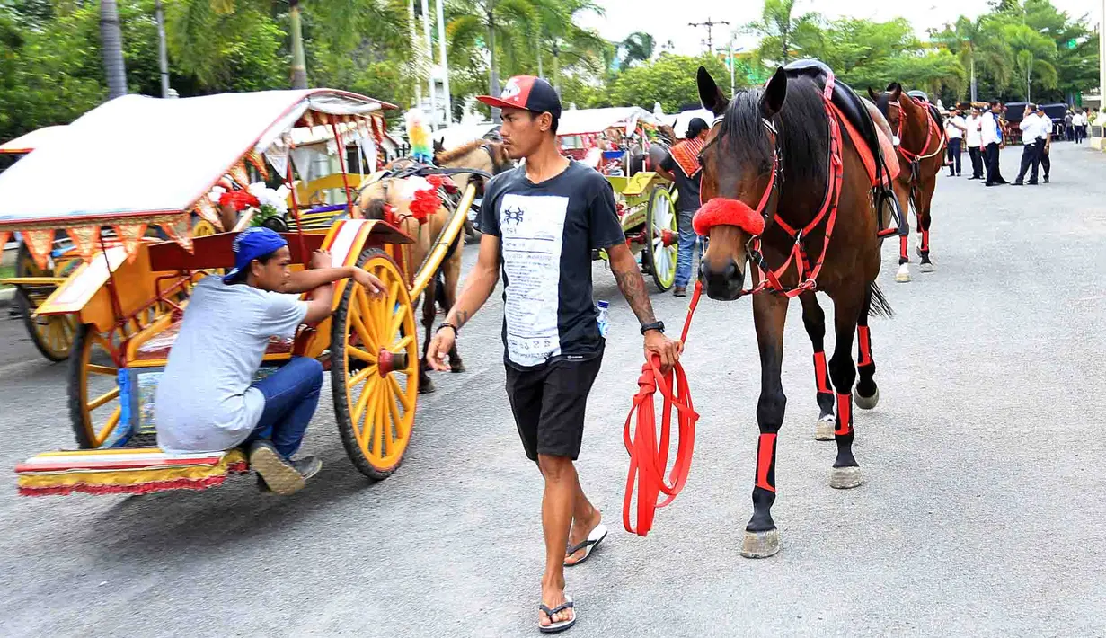 Untuk kirab nanti, kuda dari Solo dan Brastagi didatangkan. Butuh perjalanan darat berhari-hari kuda yang didatangkan dari Solo, tempat kelahiran pengantin perempuan. (Deki Prayoga/Bintang.com)