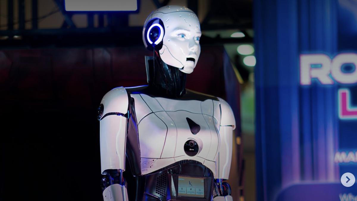 Robot Humanoid Berbasis AI Karya Anak Bangsa Jadi Petugas Layanan Pelanggan Mal