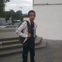 Dengan sangat percaya diri, cowok bernama Wayan RW ini mengaku bisa bikin para cewek klepek-klepek. (Sumber foto: facebook.com)