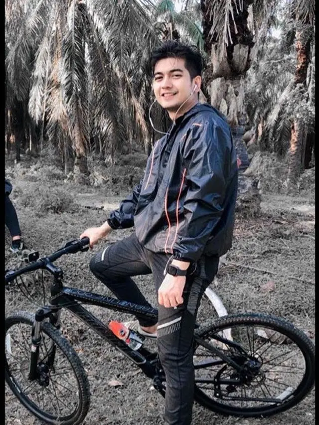7 Potret Teuku Ryan, Calon Suami Ria Ricis yang Curi Perhatian