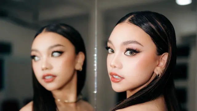 Potret Naura Ayu dengan makeup bold (credit: instagram/naura.ayu)