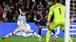 Paris Saint-Germain tampil memukau dengan unggul dua gol tanpa balas dari Real Sociedad. (MIGUEL MEDINA/AFP)