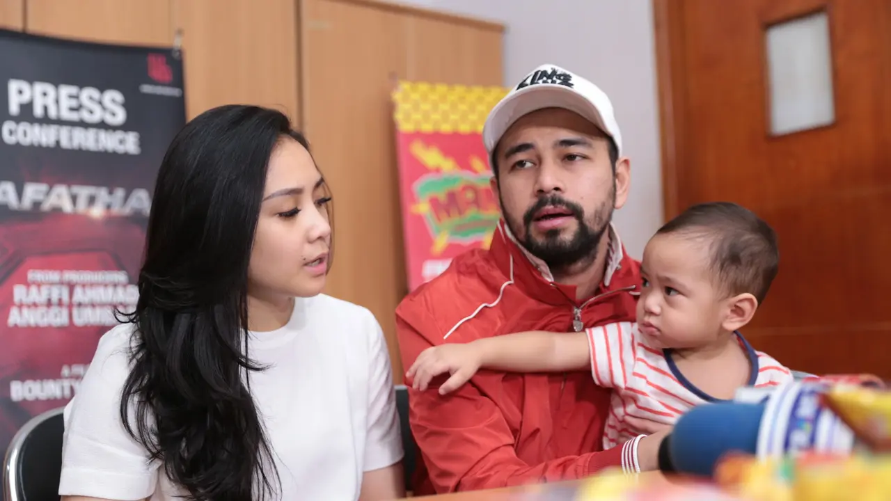 [Bintang] Raffi Ahmad, Nagita Slavina, dan Rafathar