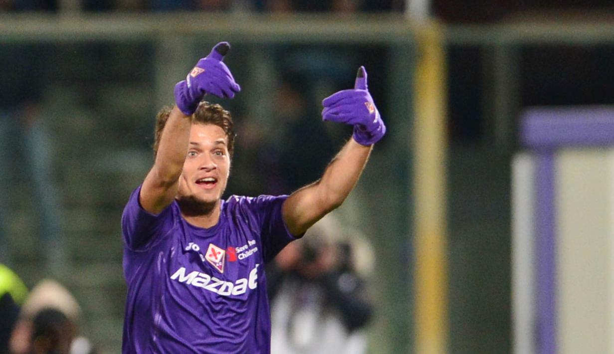 Adem Ljajic (Fiorentina) – Kecewa karena diganti saat pertandingan berlangsung membuat pria asal Serbia ini melontarkan kata kasar ke pelatih. Pertikaian antara pemain dan pelatih ini semakin buruk karena berujung adu fisik. (AFP/Giuseppe Cacace)