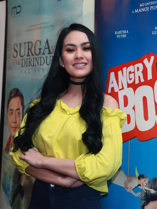 "Yaa itu kan aku bilang dulu aku masih muda, masih 22 tahun, oke nyablak. Saat punya pasangan, pasangannya lebih dewasa dan beda kalangan jadi kayak menjaga behave-nya kaya apa sih," ujar Kartika. (Nurwahyunan/Bintang.com)
