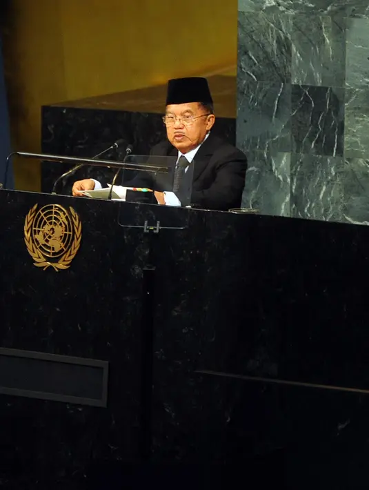 Wapres Jusuf Kalla mewakili Indonesia menyampaikan pidato pada sesi Debat Umum Sidang Majelis Umum PBB ke-72 di New York, Kamis (21/9). Pembangunan berkelanjutan menjadi salah satu isu perhatian Indonesia pada Sidang PBB tahun ini. (TIM MEDIA WAPRES)