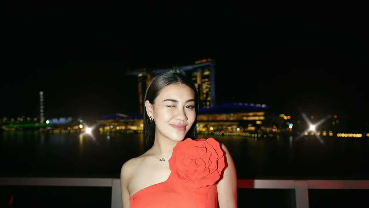 6 Gaya Aaliyah Massaid Diundang Acara Bergengsi di Singapura, Dipuji Elegan dan Berkelas dengan Gaun Merahnya