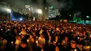 Upacara menyalakan lilin menjadi bagian peringatan 25 tahun tragedi penumpasan gerakan pro demokrasi oleh militer Tiongkok, (4/6/2014). (REUTERS/Bobby Yip) 