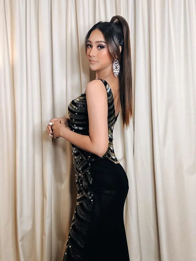 Biasa Tampil Natural, Ini 6 Potret Anya Geraldine dengan Makeup Tebal