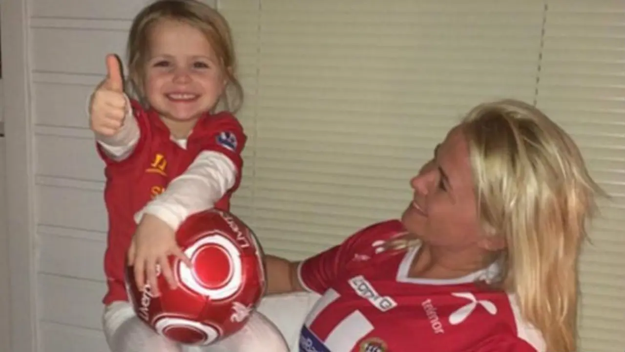 Unik, Anak Ini Diberi Nama 'You'll Never Walk Alone'