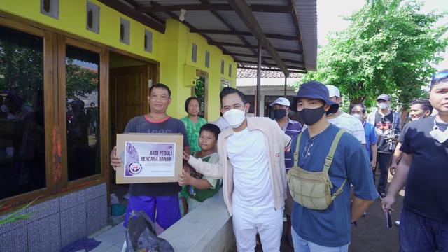 J99 Foundation Salurkan Bantuan Korban Banjir Di Probolinggo Citizen6 Liputan6 Com