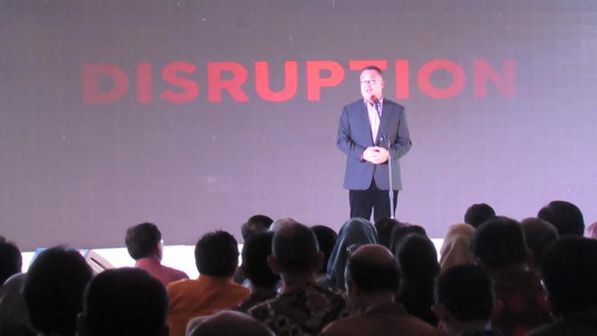 Rhenald Kasali saat peluncuran bukunya yang berjudul Disruption: Menghadapi Lawan-Lawan Tak Kelihatan dalam Peradaban Uber. (Liputan6.com/ Agustinus Mario Damar)