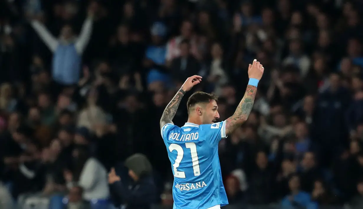 Skuad berjuluk Partenopei baru berhasil memecah kebuntuan pada menit ke-79 melalui Matteo Politano memanfaatkan kemelut di depan gawang saat situasi umpan silang. (AFP/Carlo Hermann)