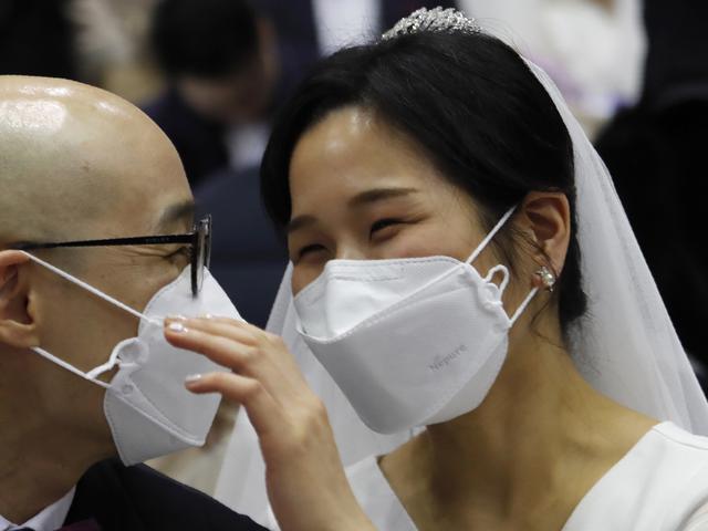 Nikah Massal Ratusan Pengantin Ciuman Pakai Masker Demi Cegah Virus Corona Menyebar Health Liputan6 Com