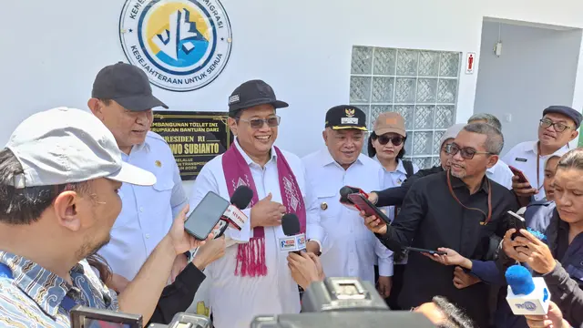 Wakil Menteri Transmigrasi, Viva Yoga Mauladi, saat mengunjungi Unit Permukiman Transmigrasi (UPT) Bukit Aren, Kec. Pulubala, Gorontalo.