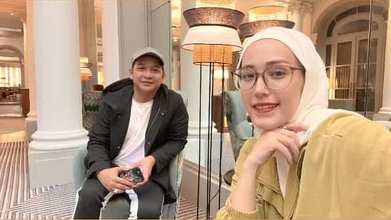 7 Potret Pasha Ungu dan Adelia Liburan ke Paris di Bulan Ramadhan