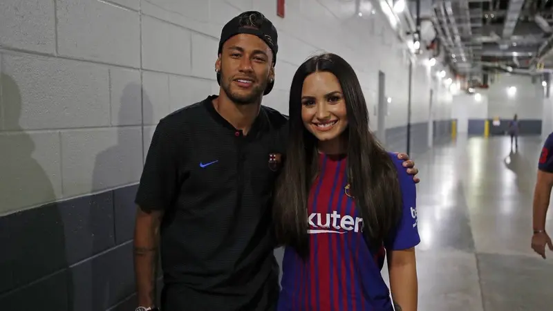 Neymar dan Demi Lovato (101greatgoals)