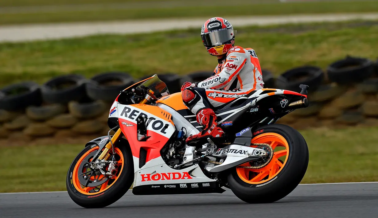 Raihan gelar juara dunia MotoGP 2013 membuat Marc Marquez menjadi juara dunia MotoGP termuda, memecahkan rekor Valentino Rossi. (AFP/Saeed Khan)