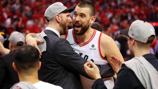 FOTO: Ukir Sejarah ke Final NBA, Toronto Raptors Berpesta