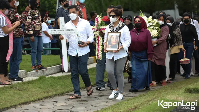 [Fimela] Pemakaman Maura Magnalia Putri Nurul Arifin
