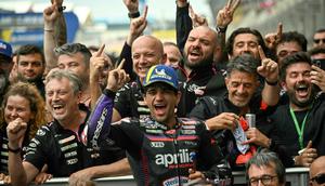Pembalap Aprilia Racing Team, Jorge Martin, berhasil meraih podium juara di MotoGP Prancis musim ini yang berlangsung di Sirkuit Bugatti, Le Mans, Minggu (10/05/2026) malam WIB. (AFP/Loic VENANCE)