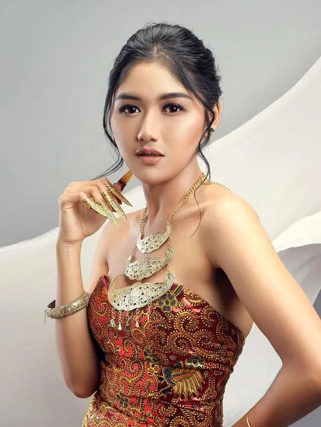 6 Potret Erina S Gudono, Puteri Indonesia DIY 2022 yang Dikabarkan Dekat dengan Kaesang