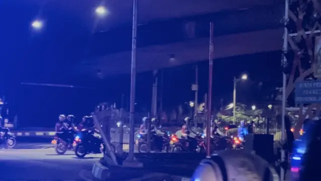 Personel gabungan TNI-Polri menggelar patroli skala besar imbas kerusuhan dan aksi penjarahan di sejumlah rumah pejabat. (Liputan6/Ady Anugrahadi)