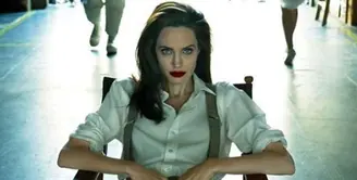 Perceraian bukan hal yang menyenangkan bagi siapapun termasuk Angelina Jolie yang mengajukan gugatannya kepada Brad Pitt pertama kali. Di tengah proses perceraiannya, ini lah yang dirasakan Jolie.  (Instagram/angelinajolieofficial)