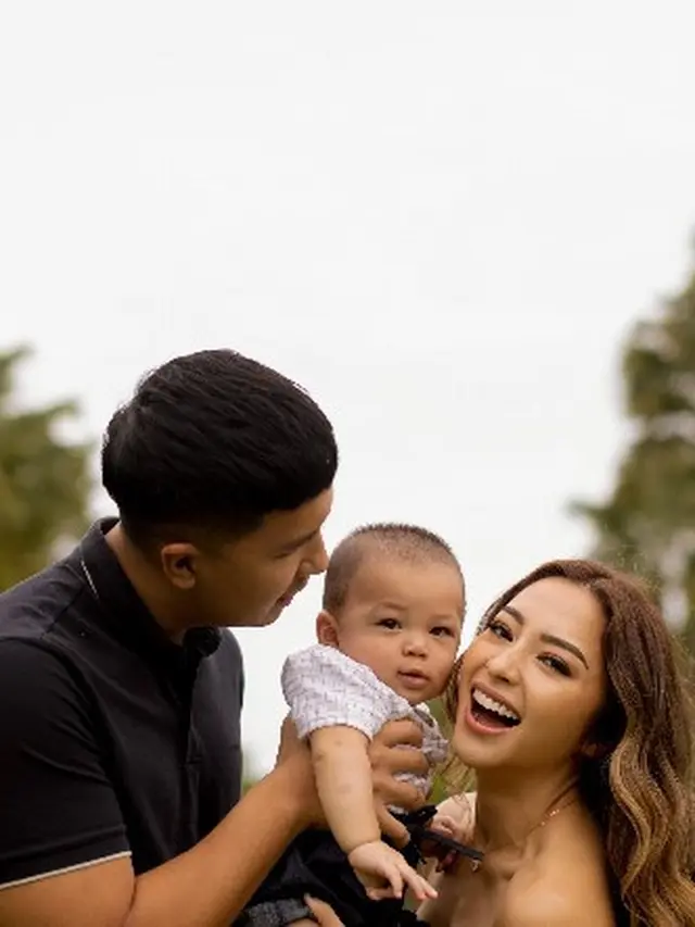 Nikita Willy bersama keluarga kecilnya (Instagram/nikitawillyofficial94)